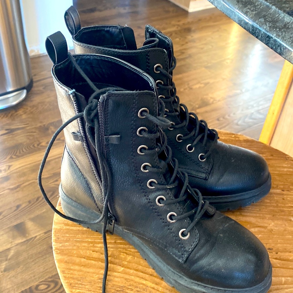 Combat boots